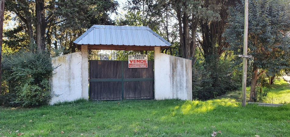 Casa, Quincho Y Departamento Sobre Parcela De 3000m2