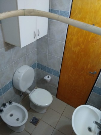 Casa, Quincho Y Departamento Sobre Parcela De 3000m2