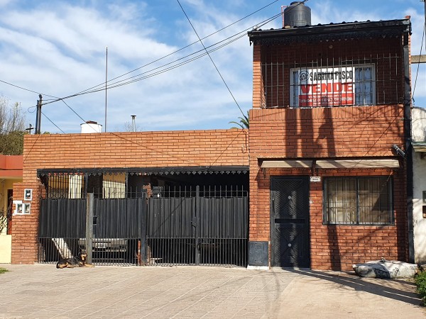 CASA CENTRICA CON DEPARTAMENTO