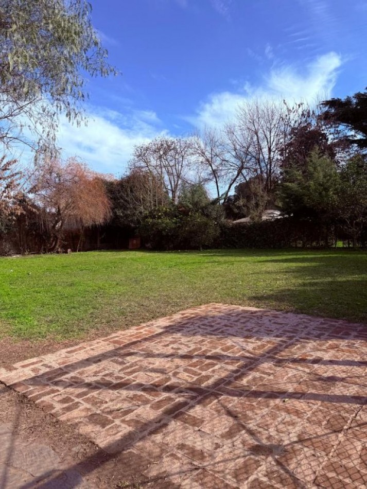 CASA QUINTA sobre 1640m² de TERRENO
