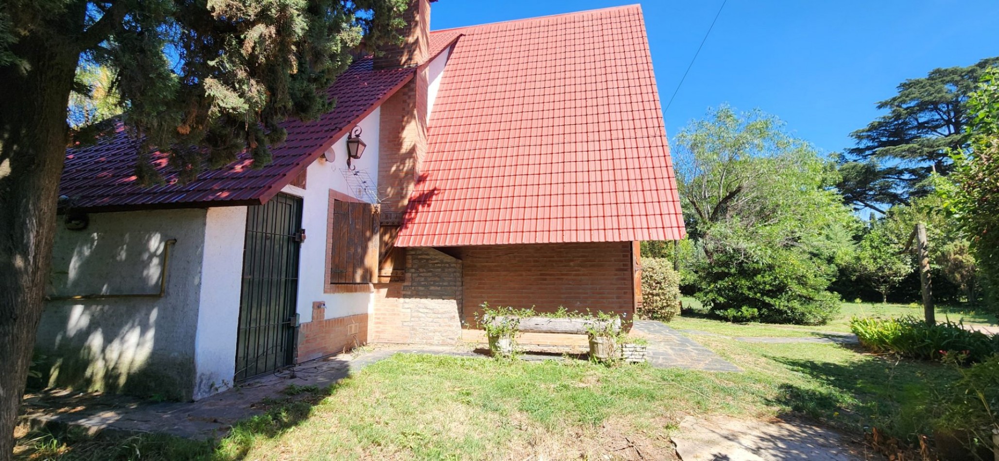 CASA QUINTA sobre 1640m² de TERRENO