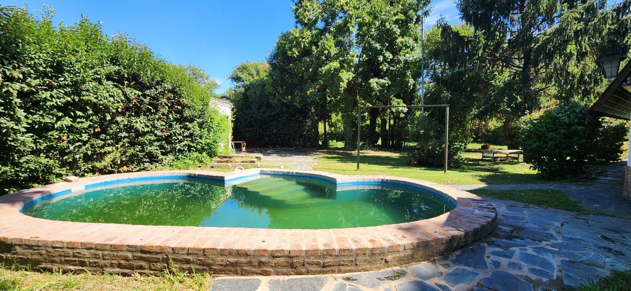 CASA QUINTA sobre 1640m² de TERRENO