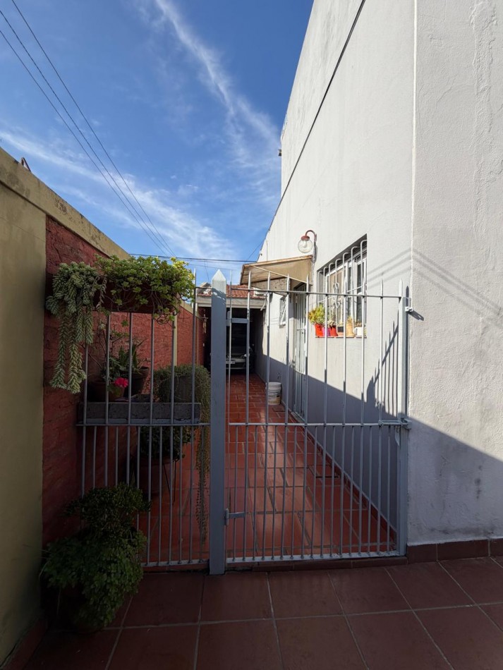 CASA, QUINCHO y DESTACADA VEGETACION en IMPECABLE ESTADO.