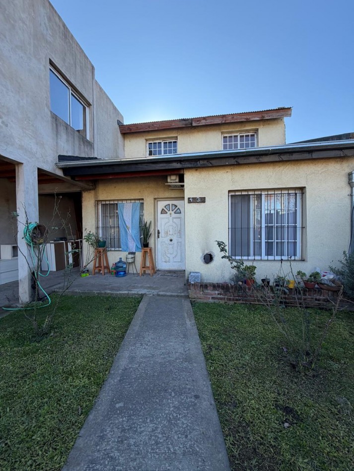 CASA CON PILETA Y GALPON EN EL CENTRO DE PONTEVEDRA, IDEAL PARA VIVIR Y TRABAJAR.
