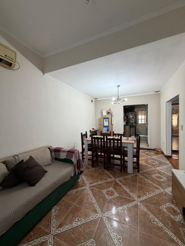 CASA CON PILETA Y GALPON EN EL CENTRO DE PONTEVEDRA, IDEAL PARA VIVIR Y TRABAJAR.