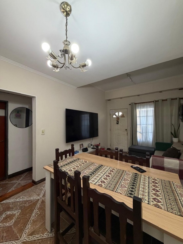 CASA CON PILETA Y GALPON EN EL CENTRO DE PONTEVEDRA, IDEAL PARA VIVIR Y TRABAJAR.