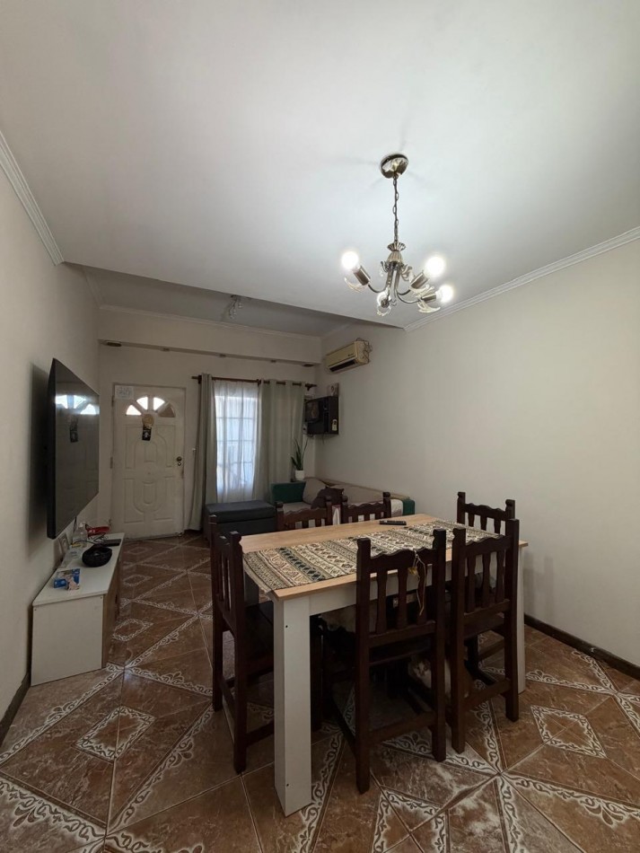 CASA CON PILETA Y GALPON EN EL CENTRO DE PONTEVEDRA, IDEAL PARA VIVIR Y TRABAJAR.