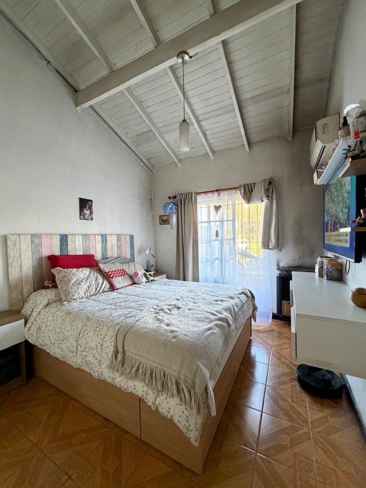 CASA CON PILETA Y GALPON EN EL CENTRO DE PONTEVEDRA, IDEAL PARA VIVIR Y TRABAJAR.