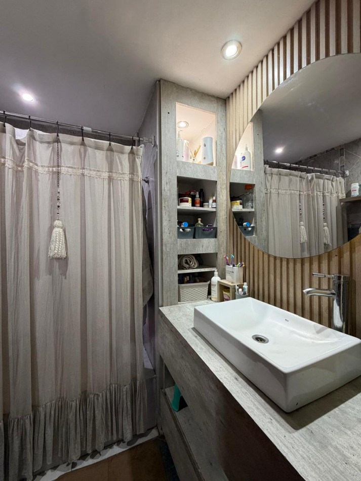 CASA CON PILETA Y GALPON EN EL CENTRO DE PONTEVEDRA, IDEAL PARA VIVIR Y TRABAJAR.
