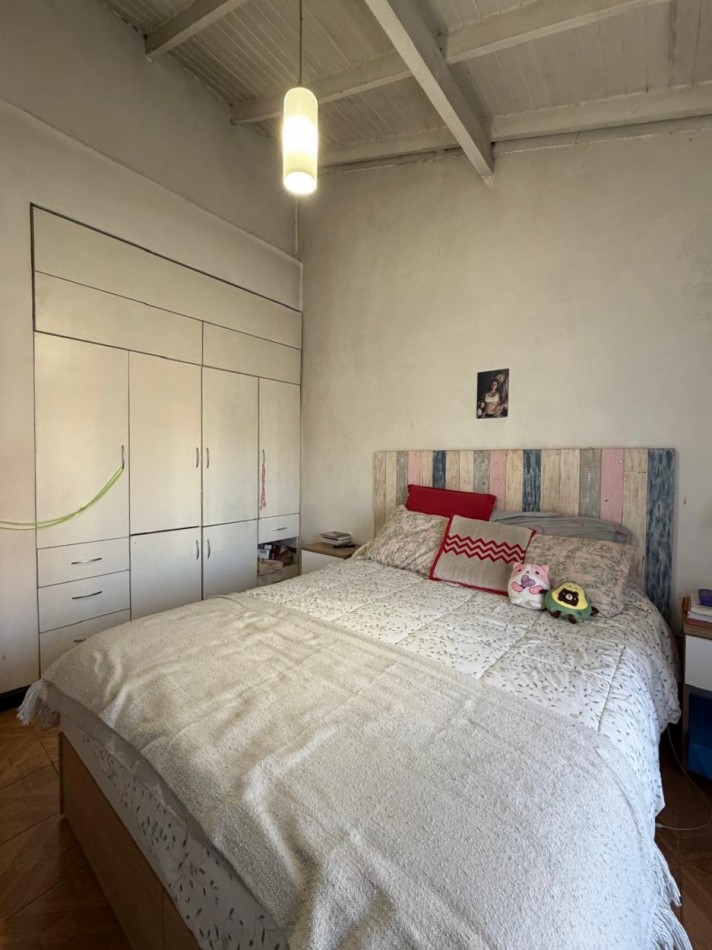 CASA CON PILETA Y GALPON EN EL CENTRO DE PONTEVEDRA, IDEAL PARA VIVIR Y TRABAJAR.