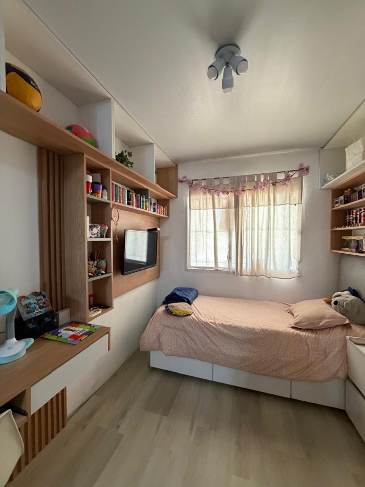 CASA CON PILETA Y GALPON EN EL CENTRO DE PONTEVEDRA, IDEAL PARA VIVIR Y TRABAJAR.