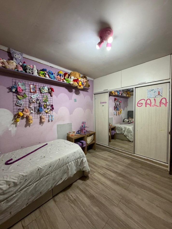 CASA CON PILETA Y GALPON EN EL CENTRO DE PONTEVEDRA, IDEAL PARA VIVIR Y TRABAJAR.