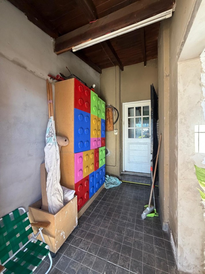 CASA CON PILETA Y GALPON EN EL CENTRO DE PONTEVEDRA, IDEAL PARA VIVIR Y TRABAJAR.
