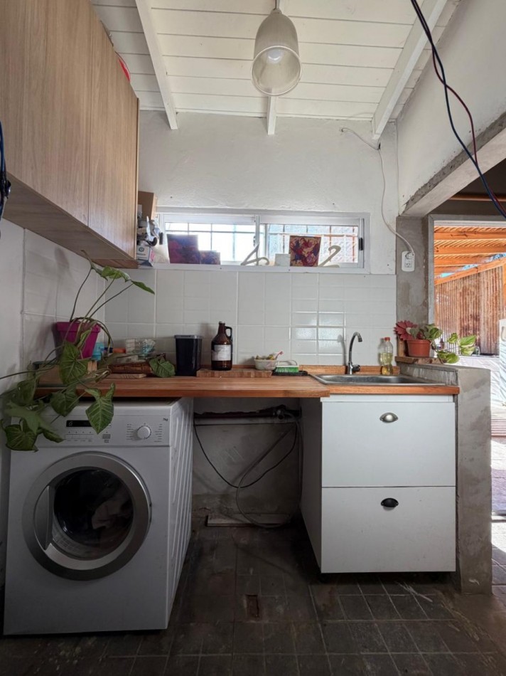 CASA CON PILETA Y GALPON EN EL CENTRO DE PONTEVEDRA, IDEAL PARA VIVIR Y TRABAJAR.