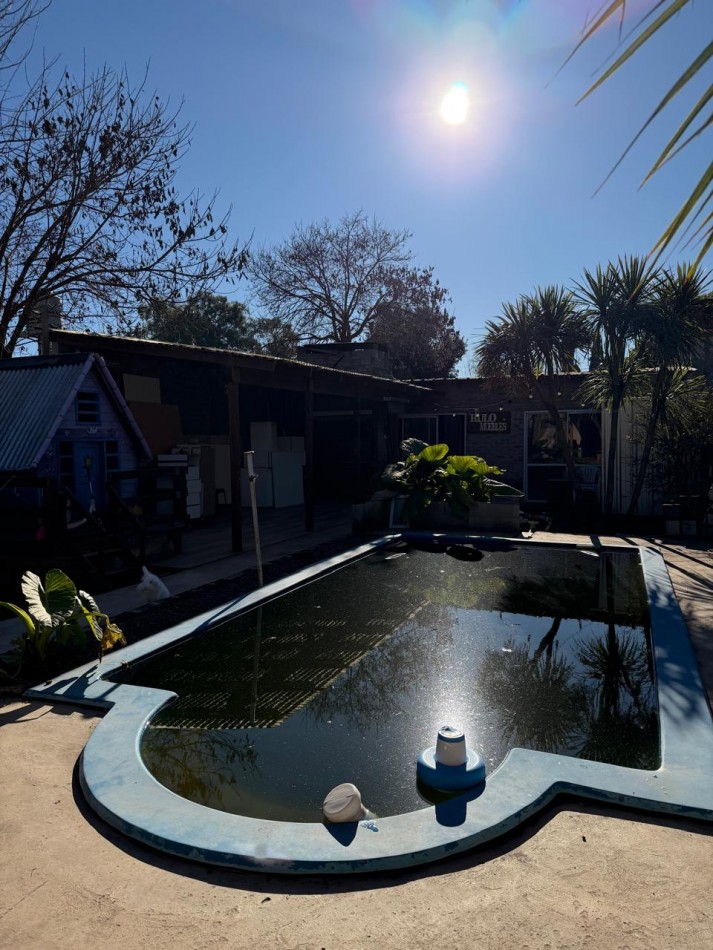 CASA CON PILETA Y GALPON EN EL CENTRO DE PONTEVEDRA, IDEAL PARA VIVIR Y TRABAJAR.