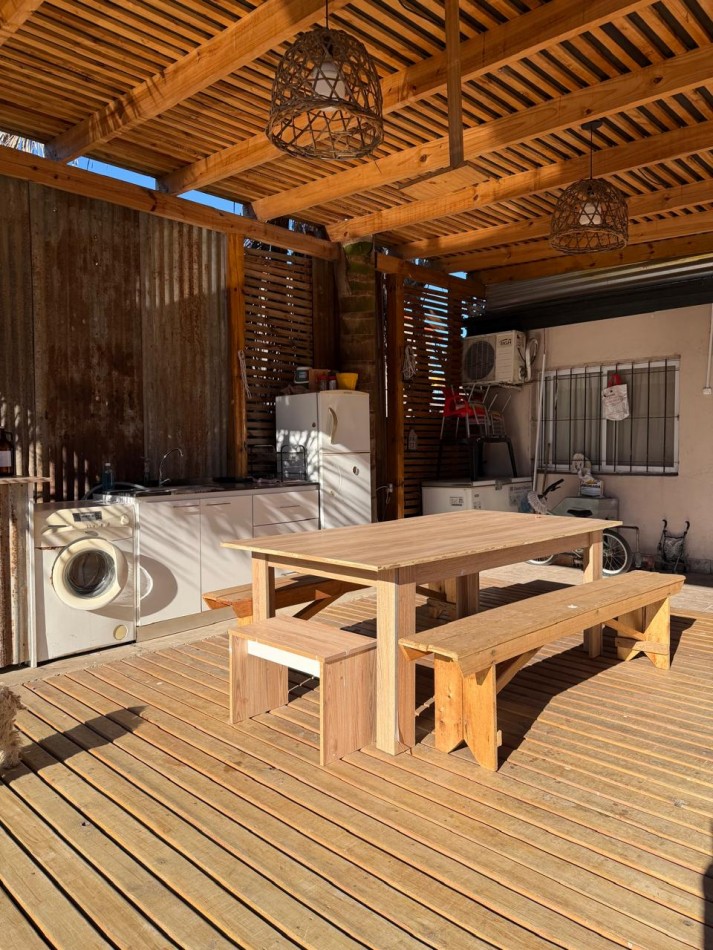 CASA CON PILETA Y GALPON EN EL CENTRO DE PONTEVEDRA, IDEAL PARA VIVIR Y TRABAJAR.