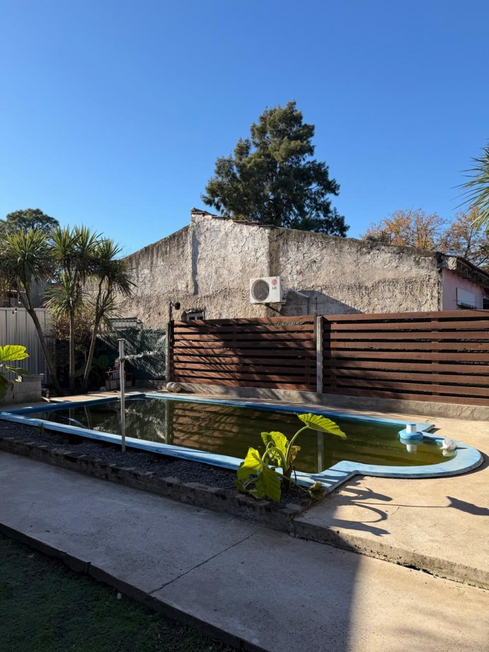CASA CON PILETA Y GALPON EN EL CENTRO DE PONTEVEDRA, IDEAL PARA VIVIR Y TRABAJAR.