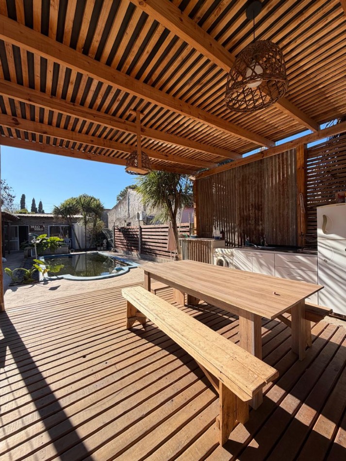CASA CON PILETA Y GALPON EN EL CENTRO DE PONTEVEDRA, IDEAL PARA VIVIR Y TRABAJAR.