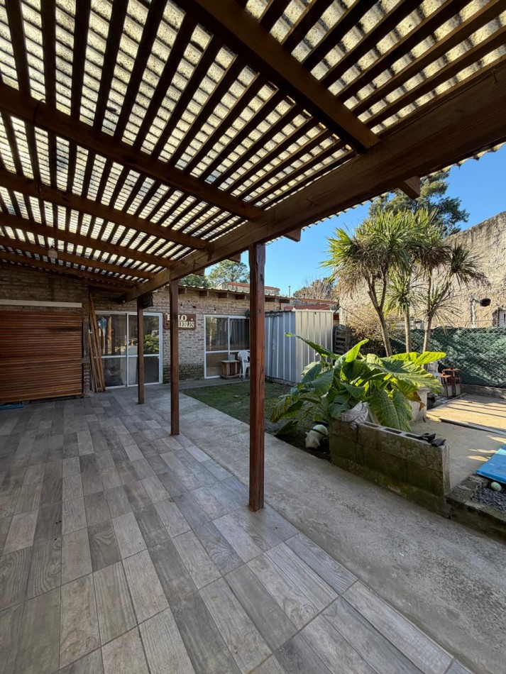 CASA CON PILETA Y GALPON EN EL CENTRO DE PONTEVEDRA, IDEAL PARA VIVIR Y TRABAJAR.