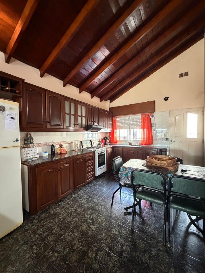 CHALET, GARAGE y DEPARTAMENTO sobre un LOTE de 375m² en PONTEVEDRA CENTRO