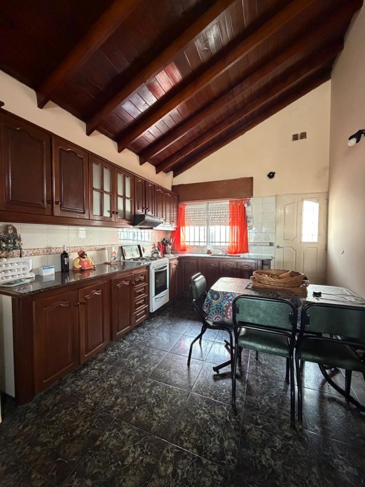 CHALET, GARAGE y DEPARTAMENTO sobre un LOTE de 375m² en PONTEVEDRA CENTRO