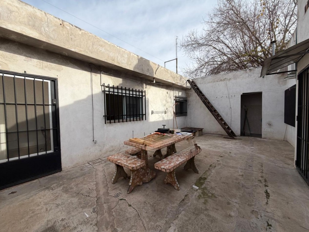 CHALET, GARAGE y DEPARTAMENTO sobre un LOTE de 375m² en PONTEVEDRA CENTRO