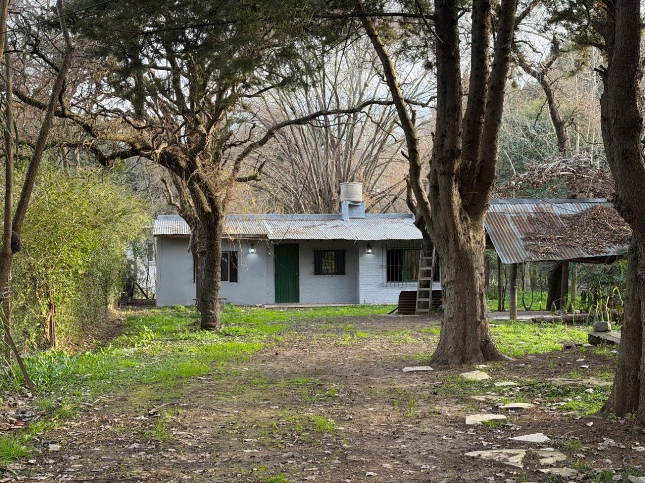 DOS VIVIENDAS INDEPENDIENTES SOBRE UN AMPLIO LOTE DE 958 M² EN 20 DE JUNIO