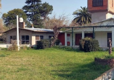 Casa, Quincho Y Departamento Sobre Parcela De 3000m2