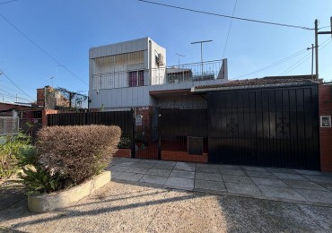 CASA, QUINCHO y DESTACADA VEGETACION en IMPECABLE ESTADO.