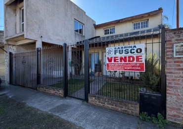 CASA CON PILETA Y GALPON EN EL CENTRO DE PONTEVEDRA, IDEAL PARA VIVIR Y TRABAJAR.